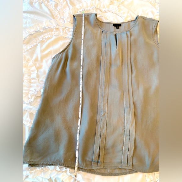 Talbots Gray Silk Sleeveless Shell Blouse with pleat details Size 18 - Picture 10 of 12